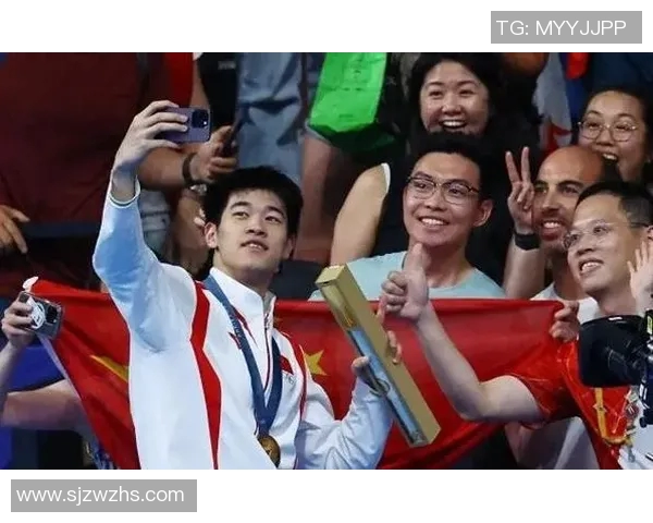 奥运游泳冠军揭秘：从训练到赛场的挑战与荣耀